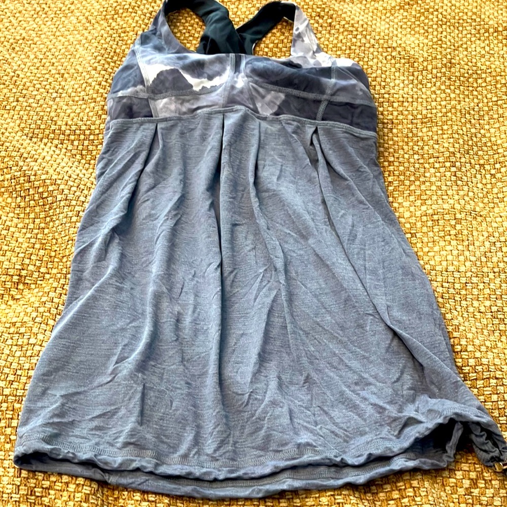 Lululemon flowy, gray tank, built-in adjustable bra with removable pad inserts.